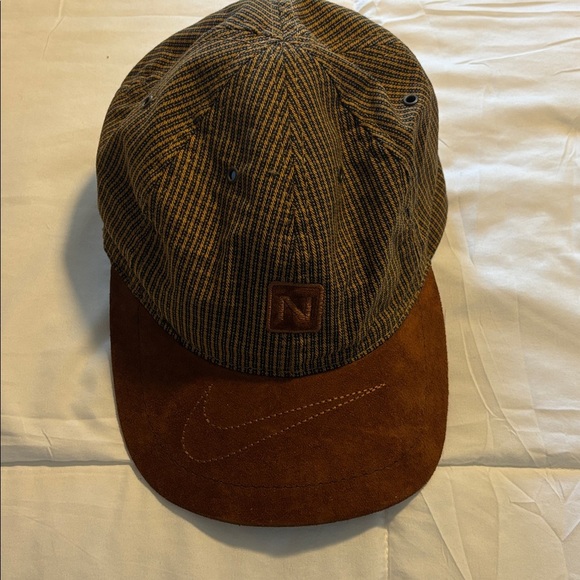 Nike Other - Nike Houndstooth Brown and Black Suede Bill Cap